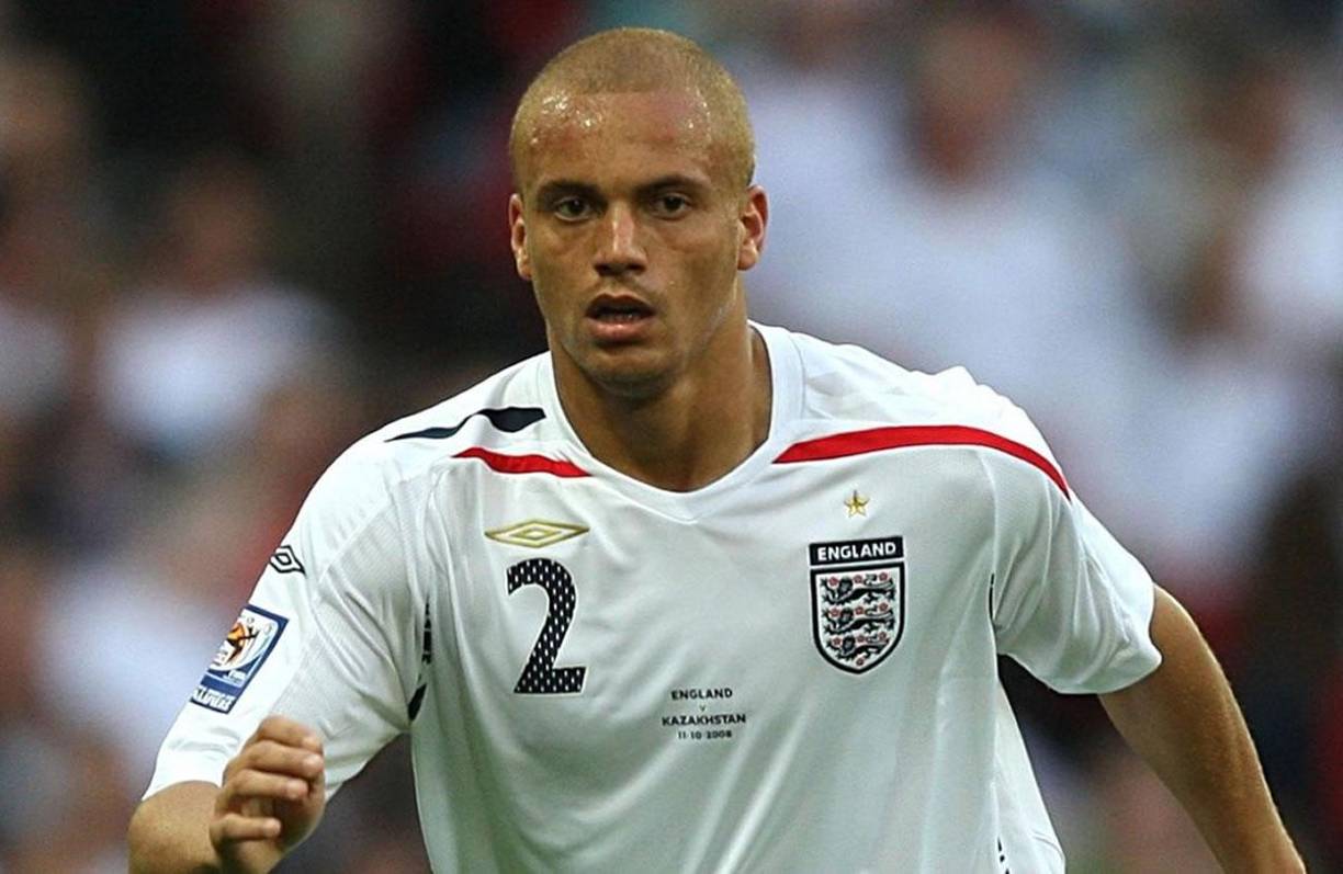 Por aquel entonces ‘Mirror’ publicó que el que fuera campeón de siete títulos de Premier League, dos Champions, una Copa Intercontinental y un Mundial de Clubes, además de casi una decena de trofeos coperos en Inglaterra, estaba en el punto de mira de la HM Revenue &amp; Customs (HMRC) de su país por lo que las autoridades hicieron buena la solicitud del organismo para declarar en bancarrota al laureado defensa.