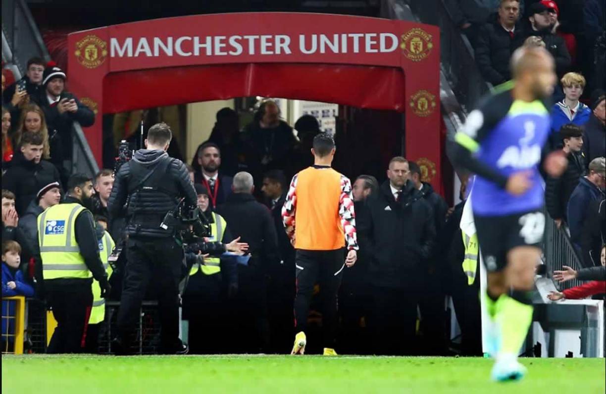 El portugués volvió a mostrar su fastidio por no jugar y se retiró a poco del final del encuentro que su equipo ganó 2-0 ante el Tottenham.