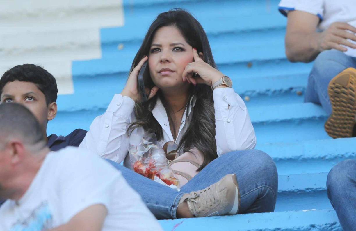 Aquí te mostramos las mejores imágenes del ambiente en el estadio Nacional. 