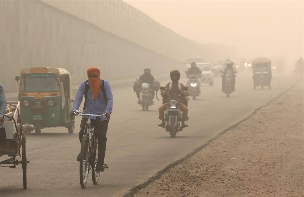 Nueva Delhi enfrenta los niveles más severos de contaminación de aire, según estándares nacionales e internacionales, convirtiendo la capital de la India en una zona peligrosa para respirar.