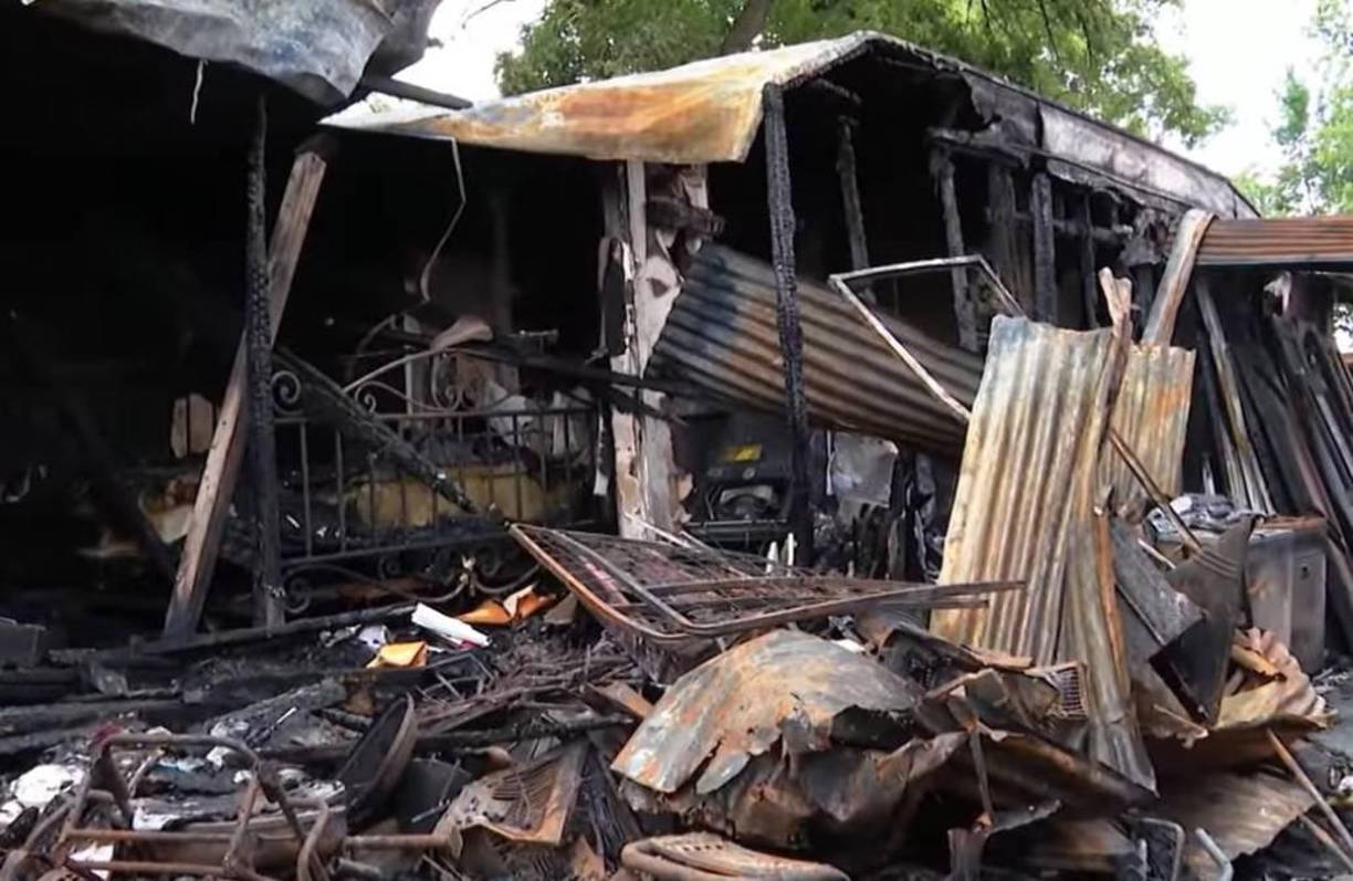 “Luchamos por quererlo sacar, pero no pudimos. Y la verdad no lo quiero dejar aquí en este país”, dijo el padre de Franklin, mientras se recuperaba de las quemaduras. Ahora Misael ya fue dado de alta y el viernes de la semana anterior pudo despedirse del penúltimo de sus cinco hijos.