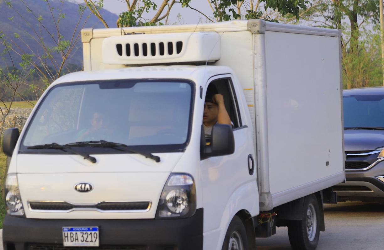 <b>Los tiempos de espera pueden ser tediosos. Muchos conductores apagan el vehículo para no gastar combustible mientras dura la espera que se prolonga varios minutos y puede llegar a ser desesperante. </b>