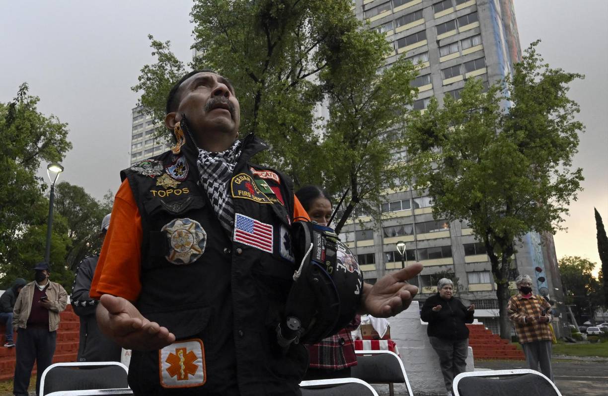 Menos de una hora después de que se realizara un simulacro de terremoto como parte de la conmemoración de los eventos ocurridos el 19 de septiembre de 1985 y 2017, un fuerte temblor desató el pánico en varios sectores de la capital y otros estados del centro del país.