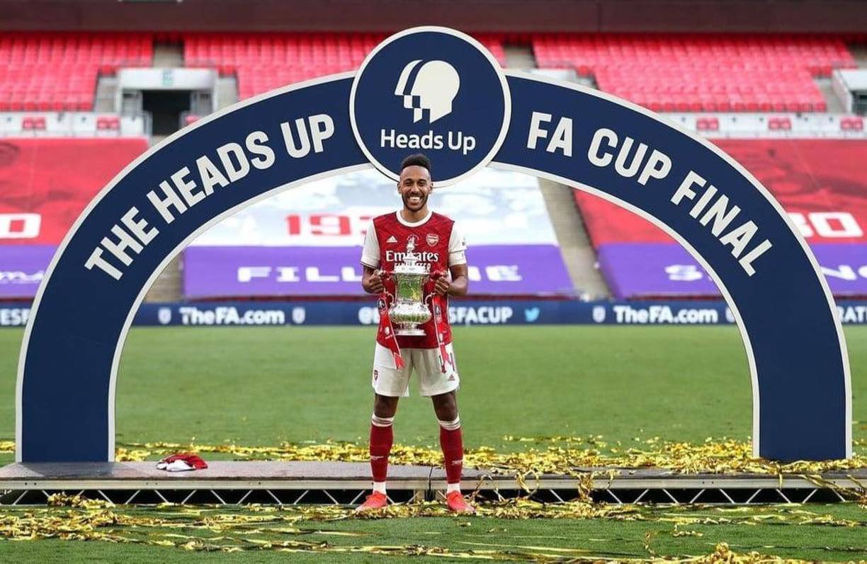 Aubameyang marcó un total de 92 goles con el Arsenal tras disputar 162 juegos. Con el club inglés ganó un título de FA Cup y una Copa de la Liga. 