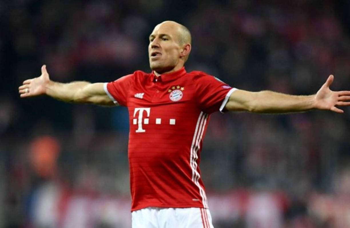 Según Sky Sports, Mark van Bommel, entrenador del PSV Eindhoven, ha preguntado a Arjen Robben si le gustaría volver al Philips Stadion. El extremo derecho de 34 años ha anunciado que dejará el Bayern Múnich al final de esta temporada.
