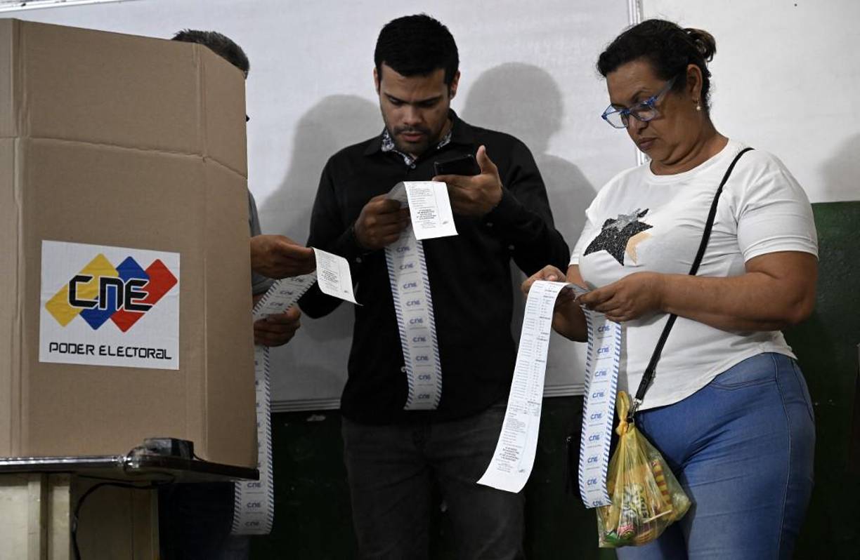  El proceso electoral es automatizado, con resultados centralizados por el CNE.