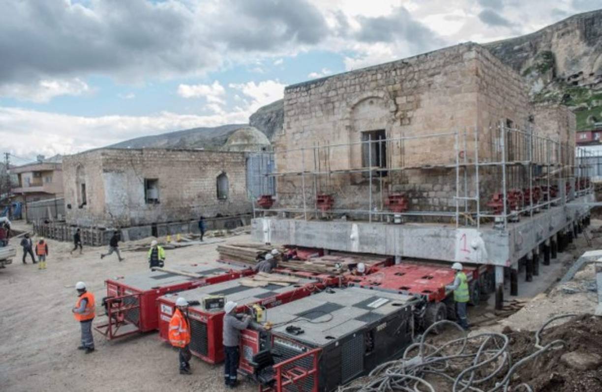 Estas operaciones han convertido a Hasankeyf en una zona de construcción.