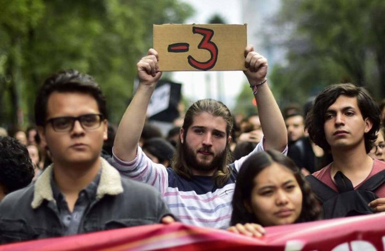 Miles de personas se manifestaron en las ciudades más importantes del país para exigir mayor seguridad al gobierno de Enrique Peña Nieto.<br/><br/>Según cifras oficiales, hasta 2017 se contabilizaban en México 33.513 personas desaparecidas.