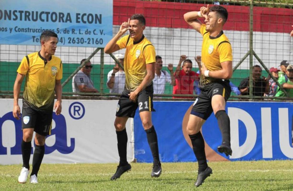 El jugador Óscar Padilla Discua del Real de Minas anotó lo que era el empate y sorprendió a todos al festejar su tanto al estilo Griezmann, el francés del Atlético de Madrid celebra de esta manera.