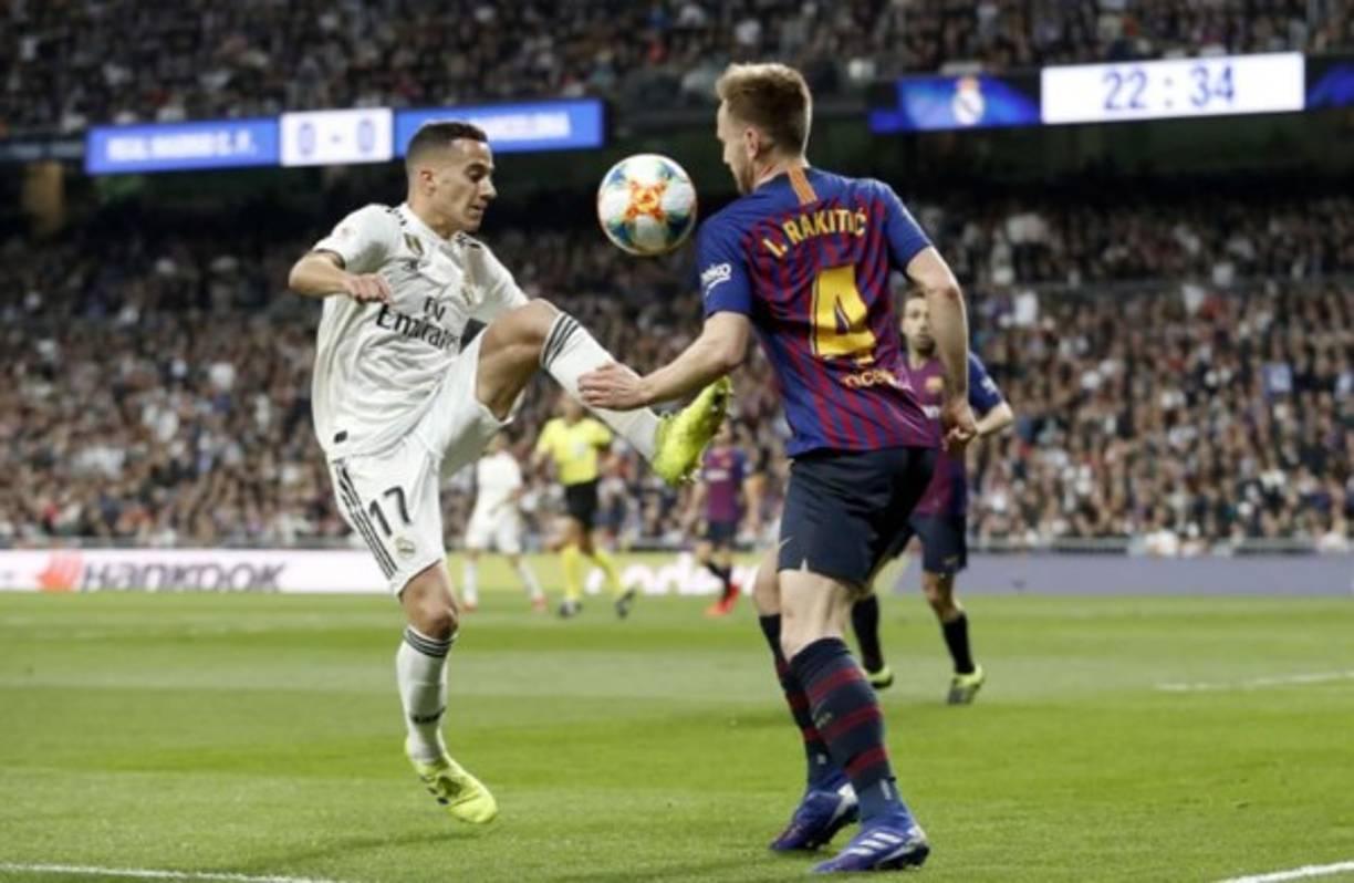 Lucas Vázquez (6): Eléctrico desde el inicio, intentándolo siempre que recibió el balón. Fue clave en ayudas defensivas en campo propio ante las subidas de Jordi Alba y cuando el Real Madrid se rompió en la segunda parte tras recibir el gol. Fue amonestado a los 58 minutos. Acarició el gol lanzándose en boca de gol a un centro de Reguilón. Dejó su sitio a Bale en el minuto 68.