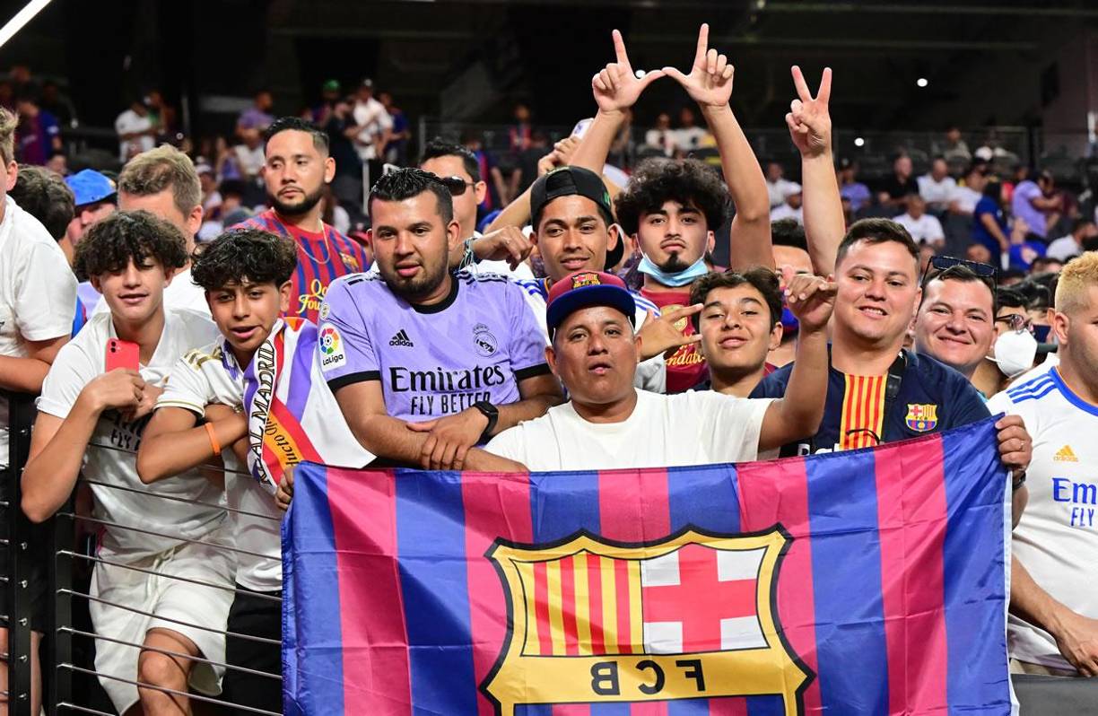 Los barcelonistas también llegaron en gran número al estadio para el Clásico.