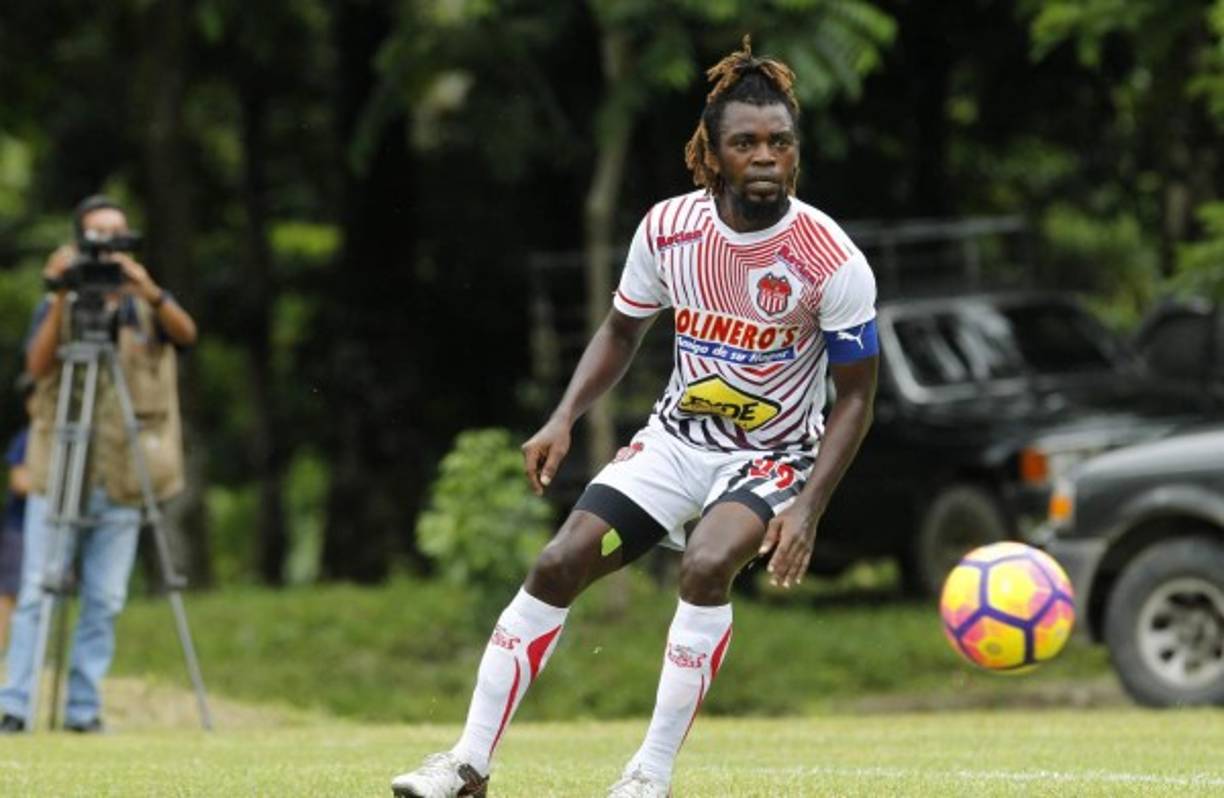 Chestyn Onofre: El defensor fue acusado de violencia doméstica en contra de su pareja. Según los reportes oficiales, el jugador del Vida agredió a su pareja en su casa de habitación.