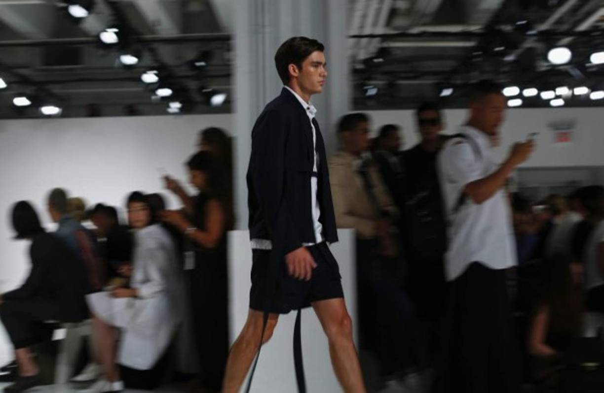 La muestra es de mucho patronaje y cada guayabera tiene totalmente el sello de la alta costura.