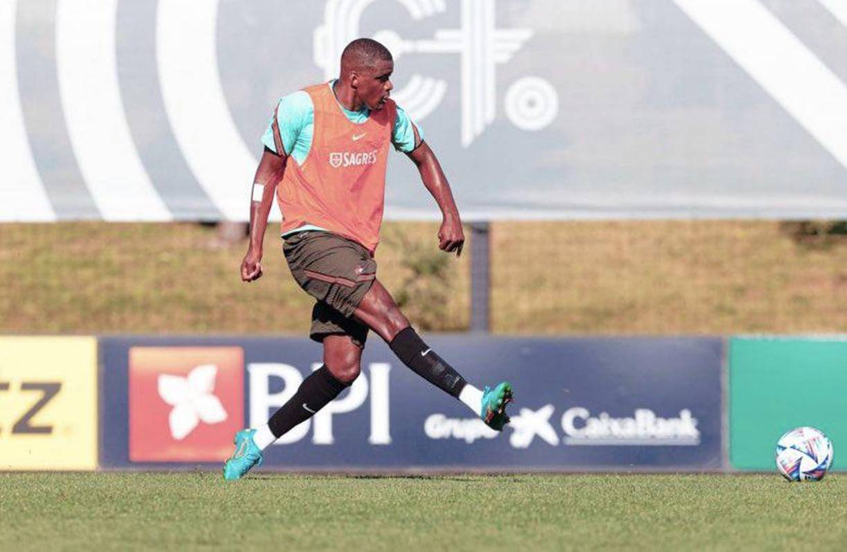 El Monza de la Serie A decidió no fichar al centrocampista portugués William Carvalho debido a las altas pretensiones del Real Betis, que reclama en torno a 10 millones de euros para dejar marchar a uno de sus jugadores franquicia, pese a que entra en su último año de contrato sin renovar