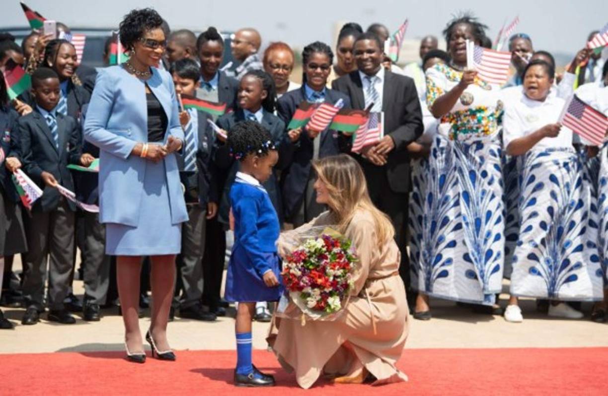 La primera dama de Estados Unidos, Melania Trump, llegó hoy a Malaui, segunda parada de su gira africana que le llevará también a Kenia y Egipto.