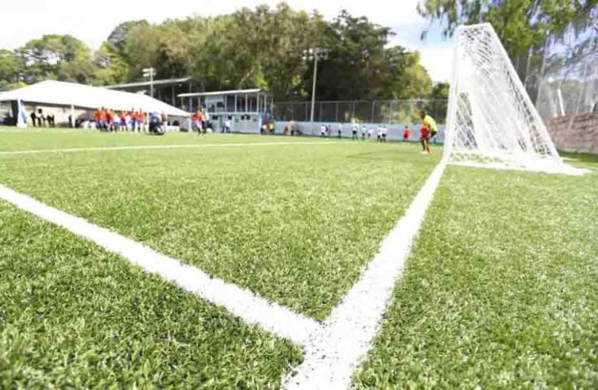 El proyecto supera los ocho millones de lempiras incluyó la colocación de grama sintética, la remodelación de baños y camerinos.