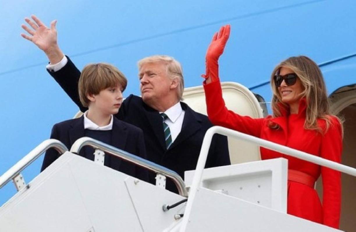 Desde que se convirtió en primera dama, Melania ha sido la antítesis de su marido en lo que respecta a su personalidad y relaciones con la prensa, ya que ella prefiere mostrarse discreta y sosegada y evitar conflictos y polémicas. Tan solo se ha enfadado en público para defender la privacidad de su hijo, Barron, un adolescente de 14 años.