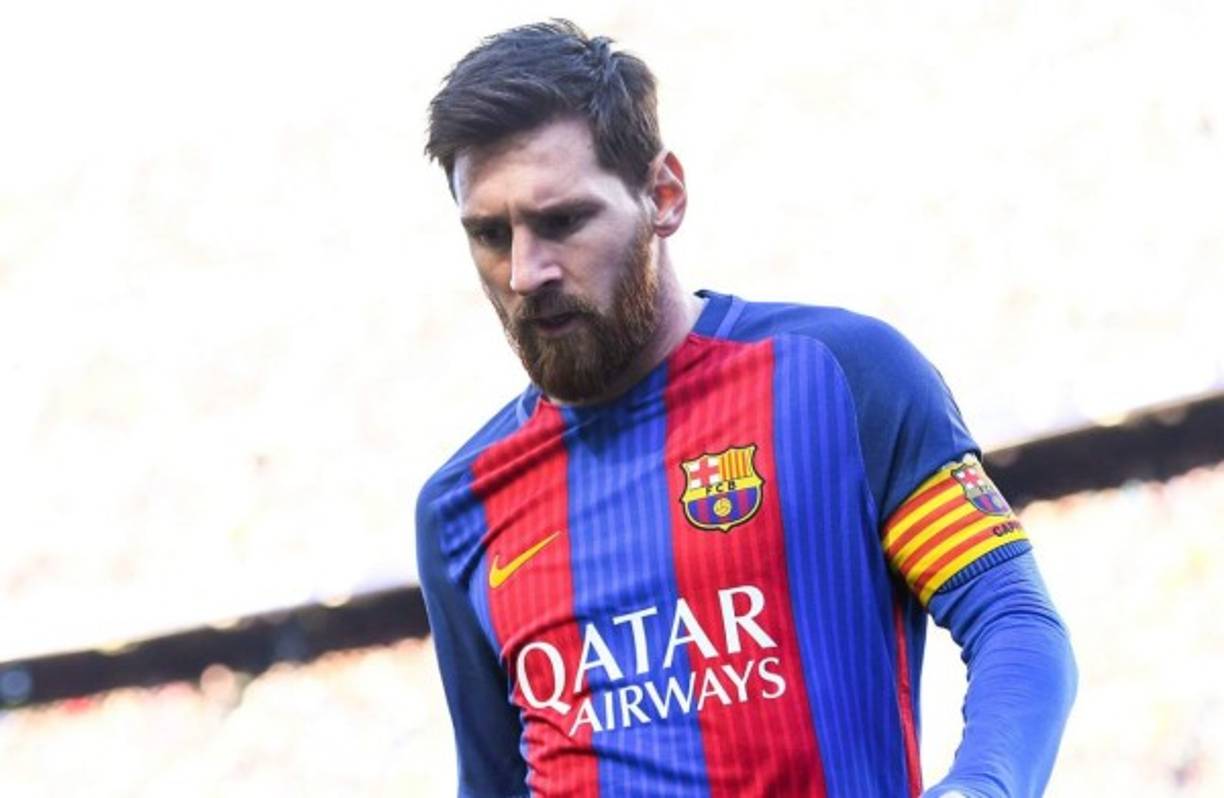 Lionel Messi ha rechazado la primera oferta de renovación de su contrato presentada por el FC Barcelona, según adelanta el diario As. Cabe recordar que el vínculo entre el jugador argentino y el club azulgrana expira en junio de 2018, por lo que 'La Pulga' tendría libertad para firmar por cualquier club a partir del próximo 1 de enero. Dicha oferta recoge un salario anual de entre 30 y 35 millones de euros netos. A pesar del ‘no’ inicial de Messi, las partes confían en alcanzar un acuerdo próximamente. La negociación entre Jorge Messi, padre y representante del jugador, y Josep María Bartomeu, presidente del Barça, sigue su curso.