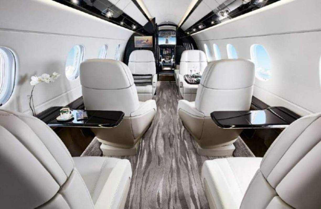 Así de lujoso es el avión privado de Neymar, un Embraer Legacy 450 valorado en 12,2 millone de euros.