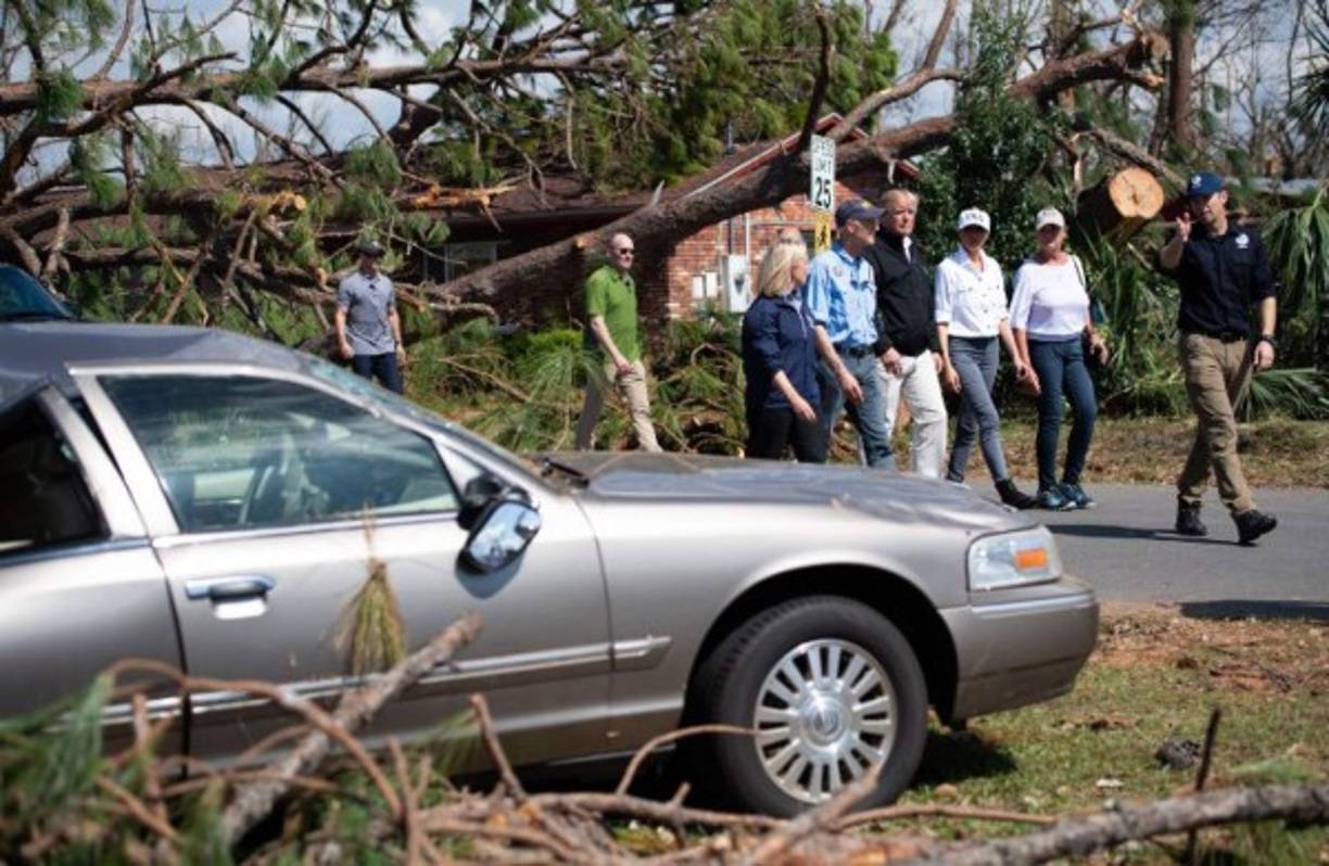 Trump se mostró sorprendido de que algunas casas resultaron barridas en su totalidad dejando solo los cimientos. 'Ni siquiera sabrías que tenían casas', manifestó el presidente ante las escenas de destrucción en Panama City.