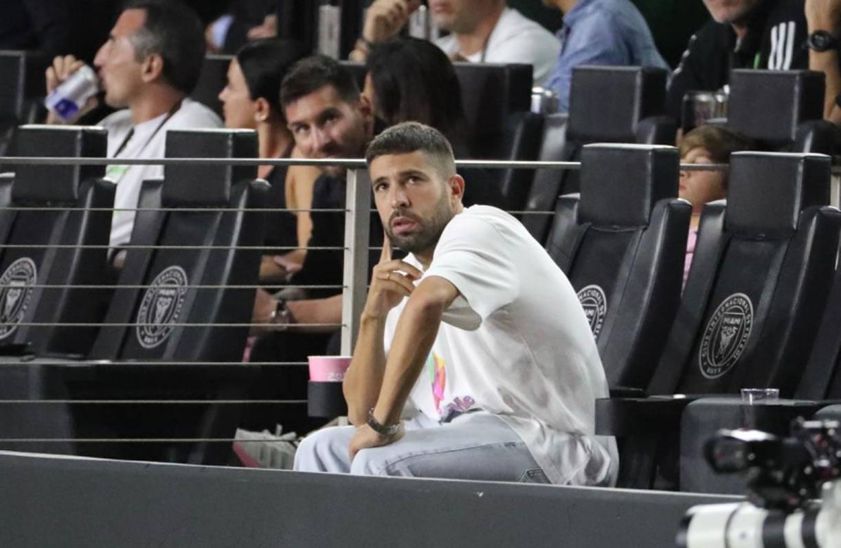 El lateral español Jordi Alba tampoco pudo jugar la final de la US Open Cup por molestias musculares.