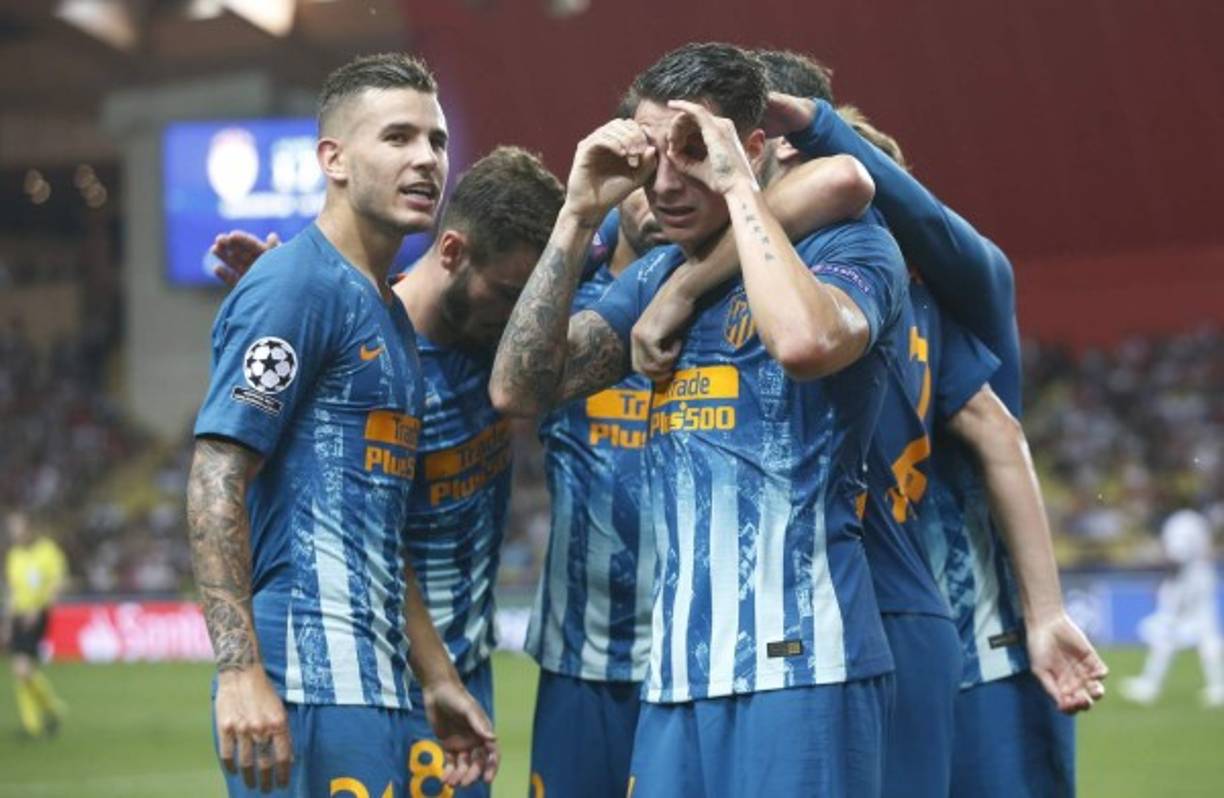 El Atlético de Madrid ganó este martes 2-1 al Mónaco en su primer partido de Liga de Campeones, que tuvo que remontar tras empezar los locales por delante el marcador. Samuel Grandsir aprovechó un balón suelto en el área para adelantar al Mónaco (18), pero a la media hora Diego Costa equilibró el marcador (31) y José María Giménez hizo el 2-1 de cabeza (45+1).