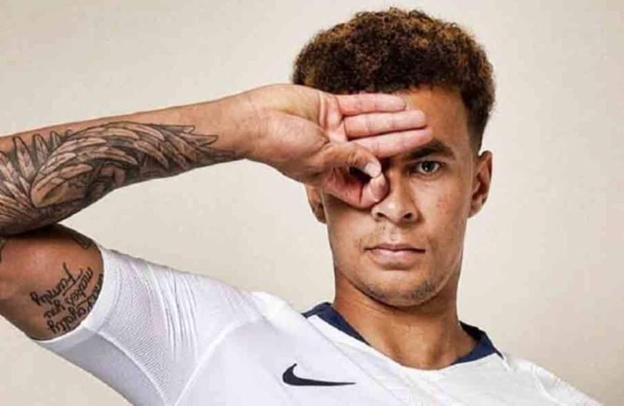 El festejo que el delantero del Tottenham, Dele Alli, realizó hace unas semanas atrás, se viralizó rápidamente en las redes sociales bajo el nombre de 'Dele Alli Challenge', en donde miles de personas intentan realizar el gesto del jugador inglés.Hoy se ha conocido el impactante significado de su celebración.