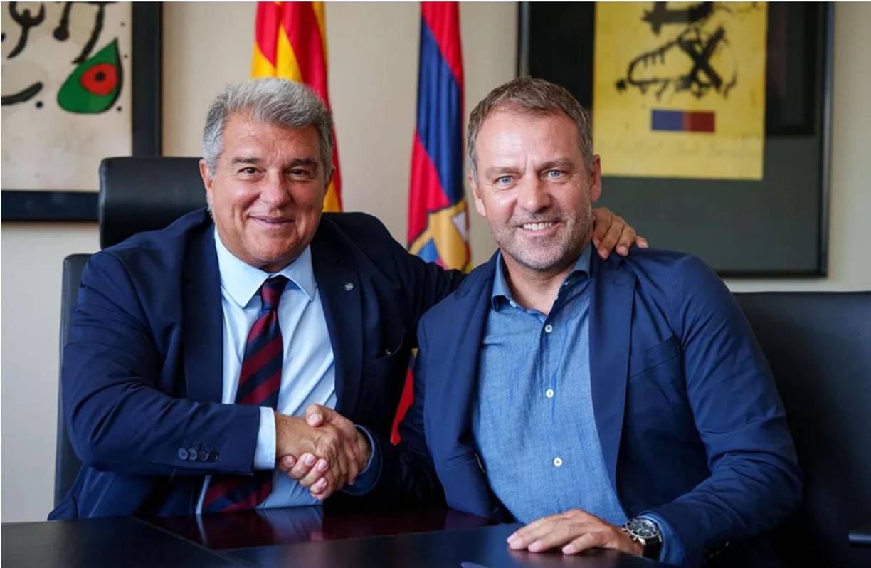 Flick es un técnico que puede enriquecer al equipo tácticamente. Bajo su dirección, se combinan de manera formidable la planificación y el fortalecimiento estratégico, aspectos muy necesarios en el vestuario del Barcelona.