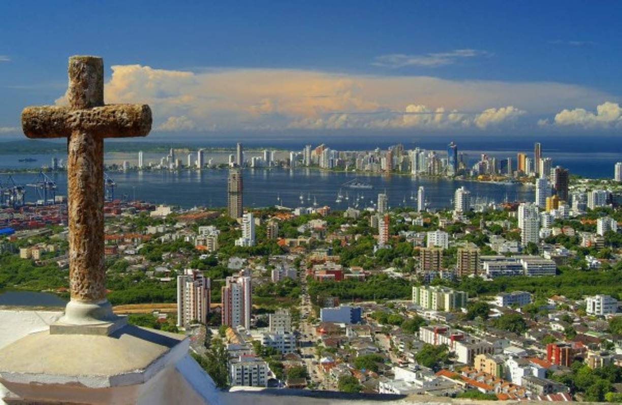 3. Cartagena de Indias, Colombia. Esta ciudad amurallada se mantiene, en esencia, como hace cuatro siglos. Lo más característico de la ciudad colombiana son sus plazas: la de los Coches; la de Fernández Madrid y la de la Aduana, donde una estatua recuerda al madrileño Pedro de Heredia, que fundó la localidad en 1533.