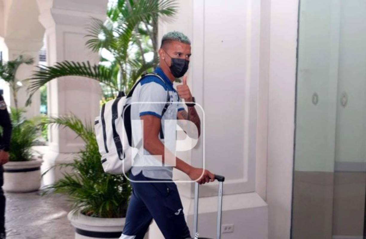 Los jugadores se mostraron animados a su llegada tras lograr un empate que dejó un buen sabor debido a que en las eliminatorias sumar de visita es clave.