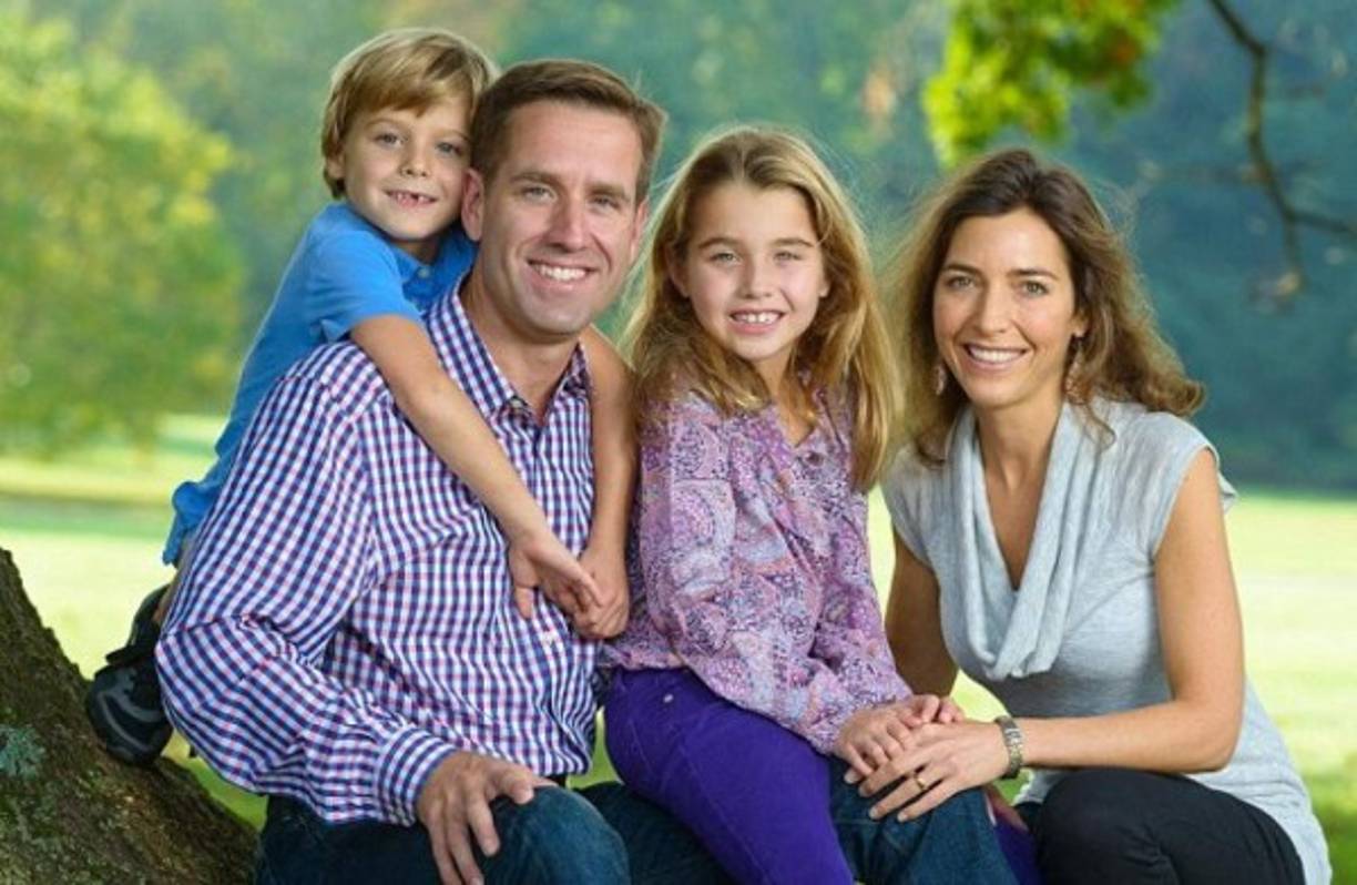 La relación entre Hunter y Hallie duró un par de meses y luego la pareja se separó. La joven madre se dedica al cuidado de los hijos que procreó con Beau, Natalie y Hunter.