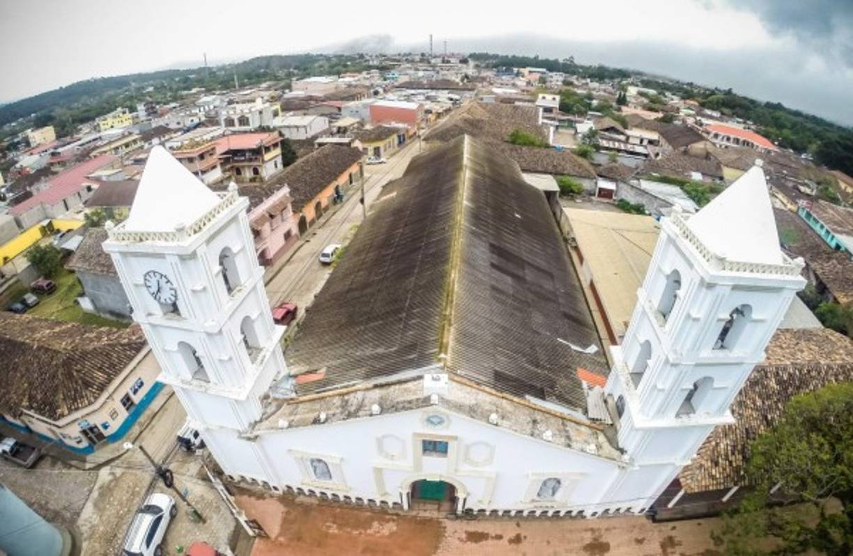 Extraña e impresionante es el templo de la Esperanza, Intibucá.