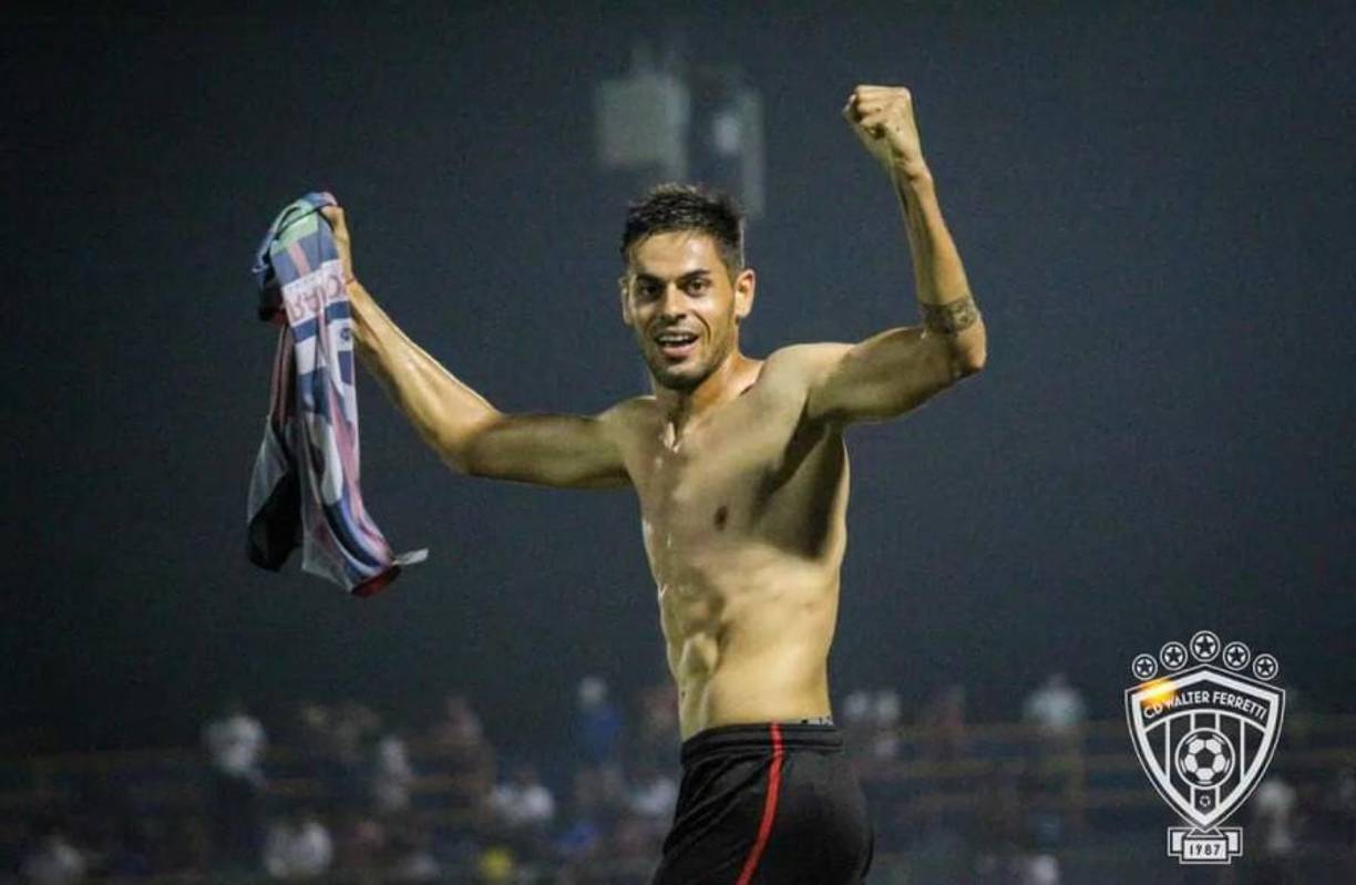 Brian Calabrese, delantero argentino del Walter Ferretti de Nicaragua, es uno de los objetivos del Vida. El atacante fue uno de los goleadores del torneo en aquel país. El equipo ceibeño lo buscaría en caso de una salida de Ángel Tejeda. 