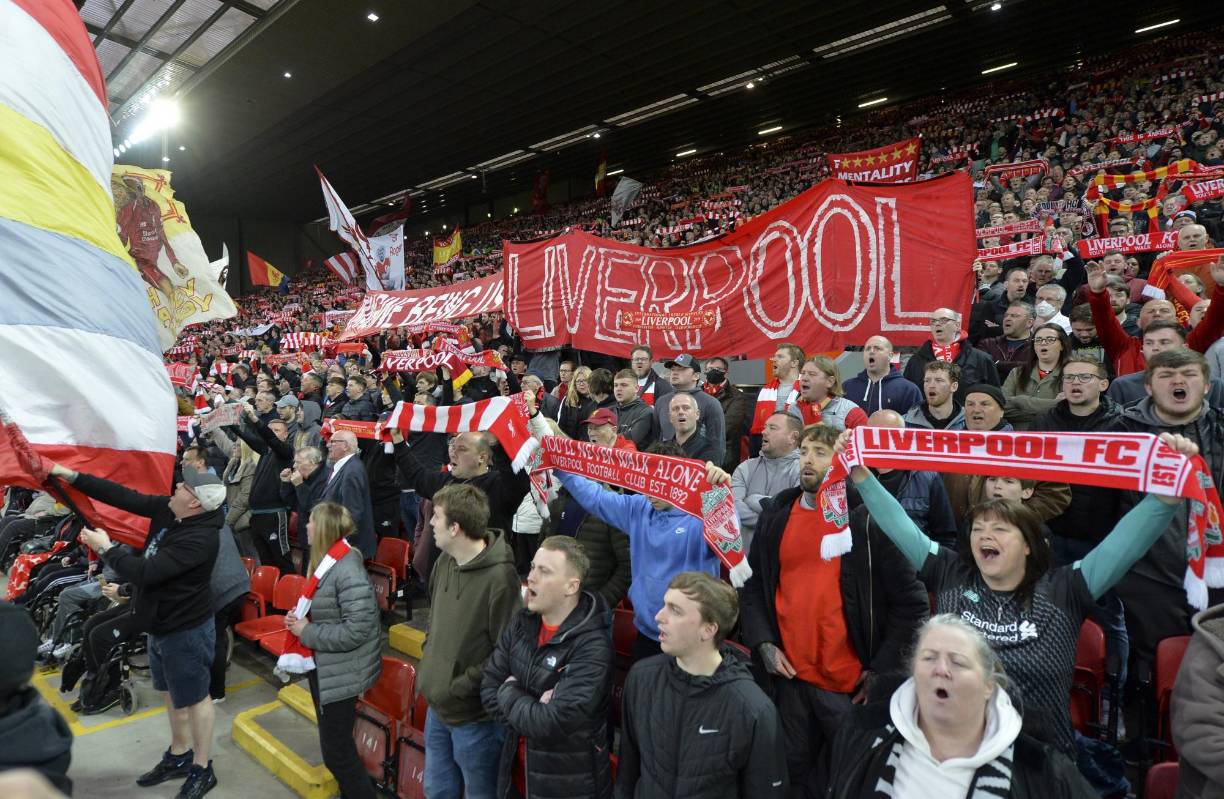 Así fue el inolvidable gesto de la afición del Liverpool a Cristiano Ronaldo tras la muerte de su hijo