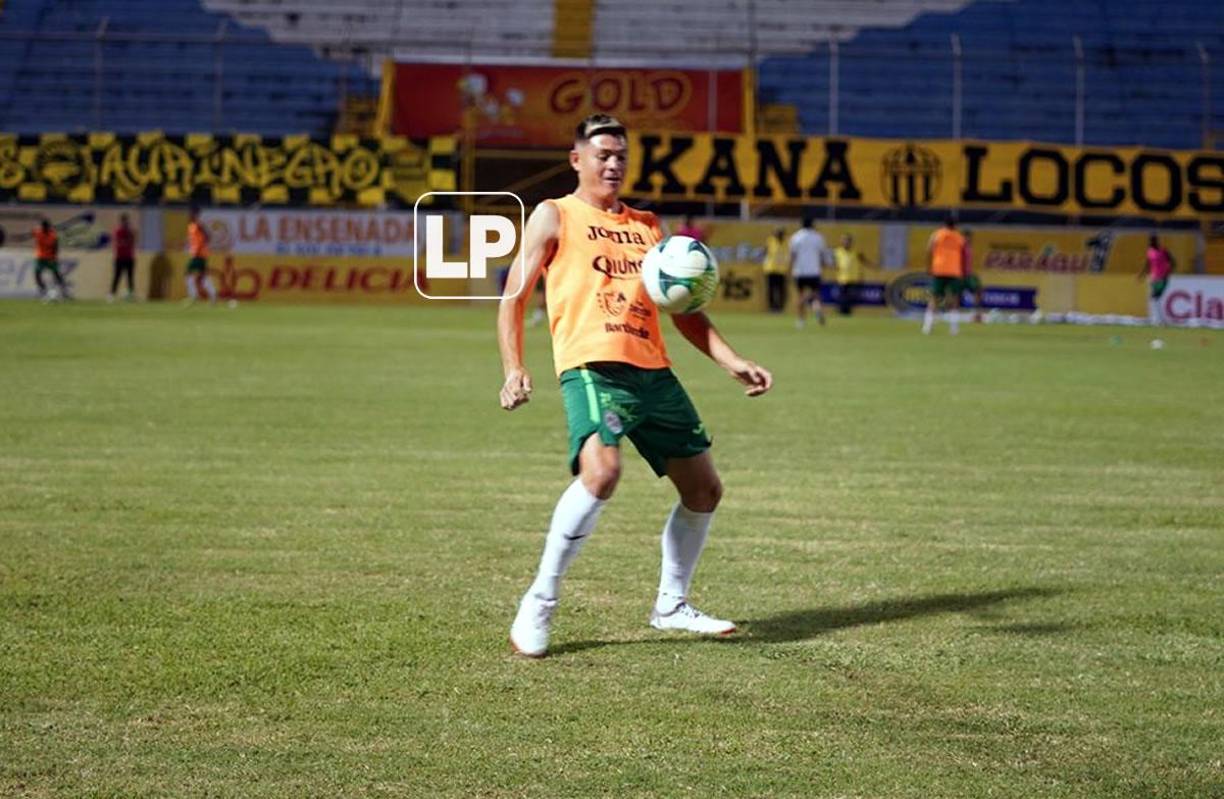 ‘Paquito‘ Martínez estuvo dominando el balón durante el calentamiento previo al inicio del partido.