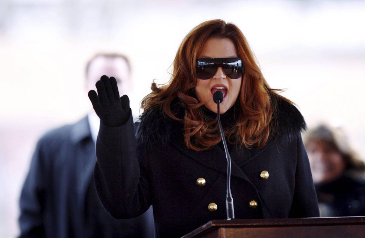 Lisa Marie, hija de Elvis, había sido llevada de urgencias a un hospital después se sufrir un paro cardiaco.