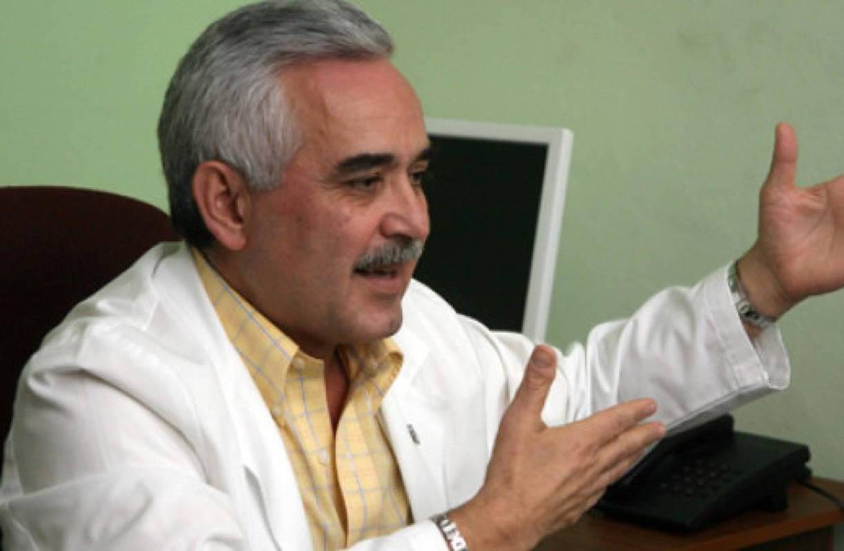 Las investigaciones del MP señalan que, entre 2010 y 2012, “exfuncionarios y empresarios sin escrúpulos utilizaron contratos fraudulentos, licitaciones amañadas y una figura inexistente llamada “extrafinanciamiento” (como si se tratara de la adquisición de tarjetas de crédito) para cometer delitos en contra de la salud del pueblo hondureño”. 