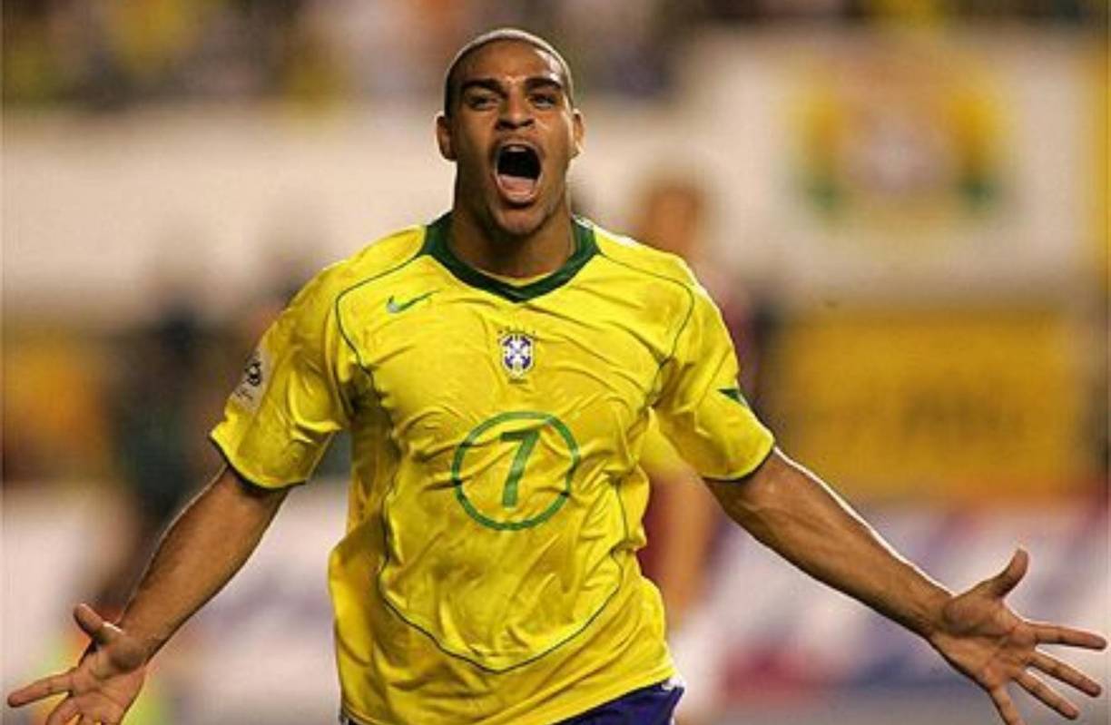 Adriano Leite cumplió recientemente 40 años de edad y se le recuerda por sus grandes juegos que tuvo con su selección de Brasil y varios clubes europeos.