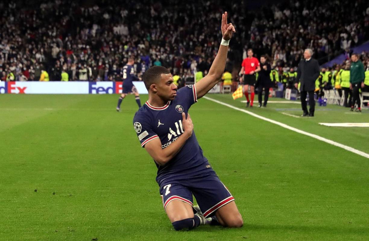 La celebración de Mbappé tras su golazo en el Bernabéu, donde la afición lo ovacionó antes del partido.