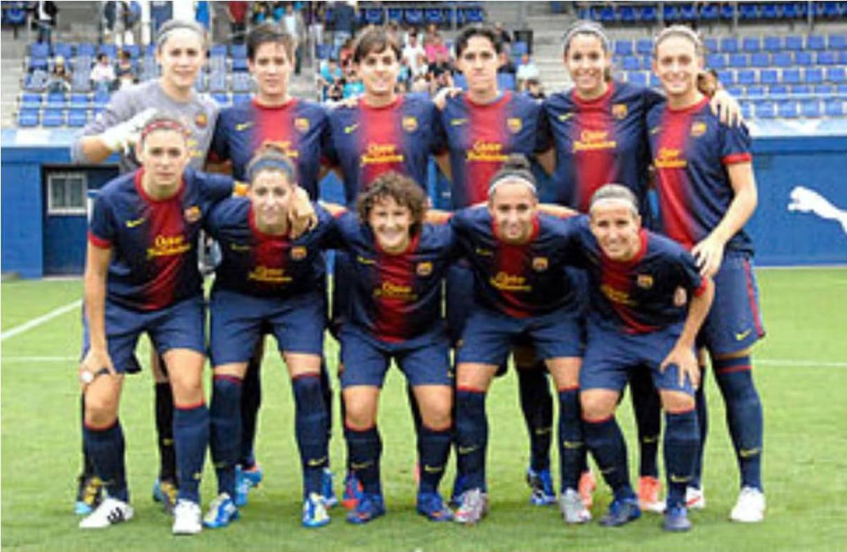 Alejandra Jiménez tuvo una larga y exitosa carrera como jugadora. En su trayectoria deportiva destacan el UD Almería, Málaga Espanyol, FC Barcelona, Atlético de Madrid y la Selección de España.