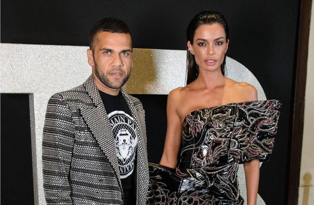 Pero después la modelo española borró casi todas las imágenes de Dani Alves de su u cuenta de Instagram.