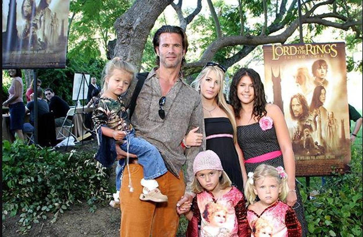 Es hija del actor Lorenzo Lamas y de la ex modelo de Playboy Shauna Sand. Ambos padres han estado en la industria del entretenimiento durante mucho tiempo. Su padre es conocido por protagonizar las series de televisión Falcon Crest, Renegade, Big Time Rush y el programa de telerrealidad Leave it to Lamas.