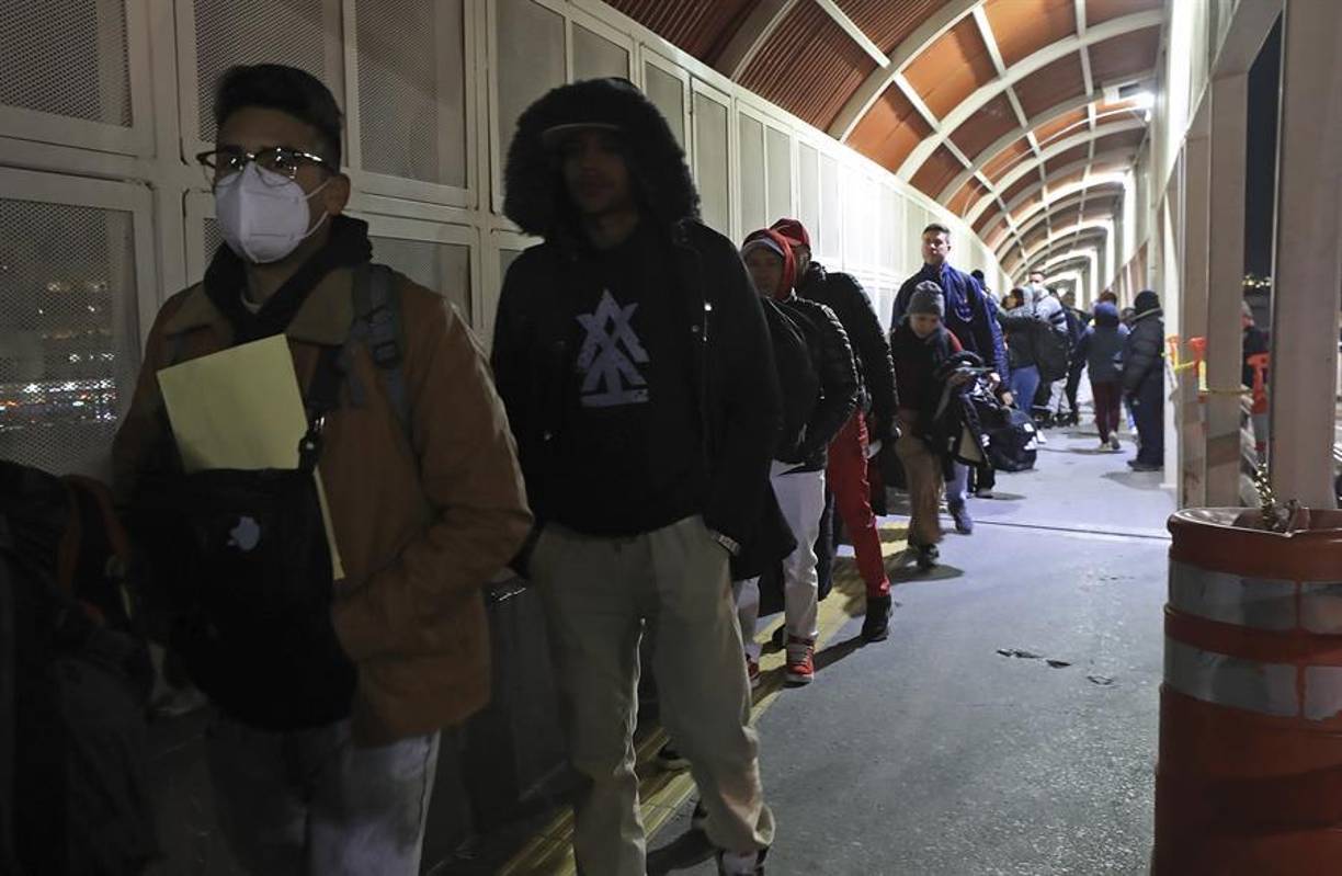 Ante la dureza de las políticas migratorias implementadas, Parra reconoció que comprende la necesidad de controlar ciertos abusos, pero critica la falta de diferenciación entre quienes buscan una vida mejor y aquellos que actúan al margen de la ley.