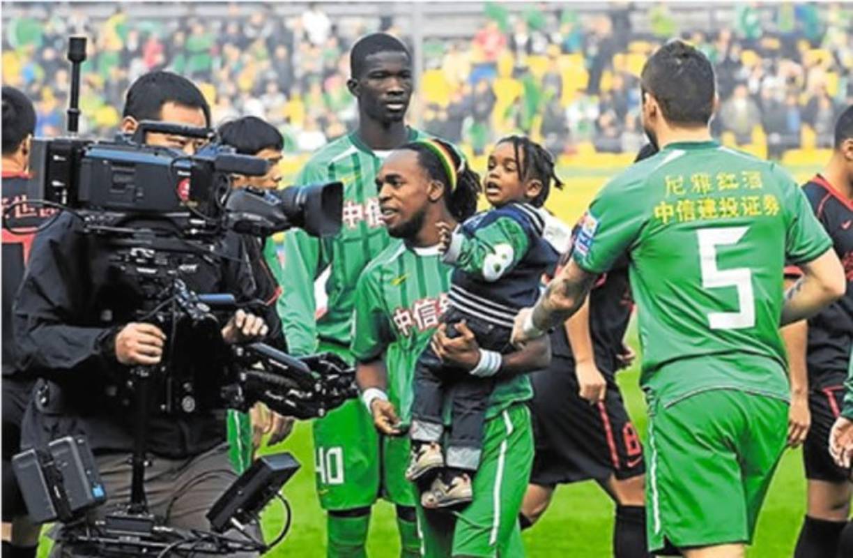 Pery además dijo en entrevistas que su paso por China fue exitoso y generó prosperidad en sus finanzas pero siempre quizo consolidarse en el fútbol europeo.