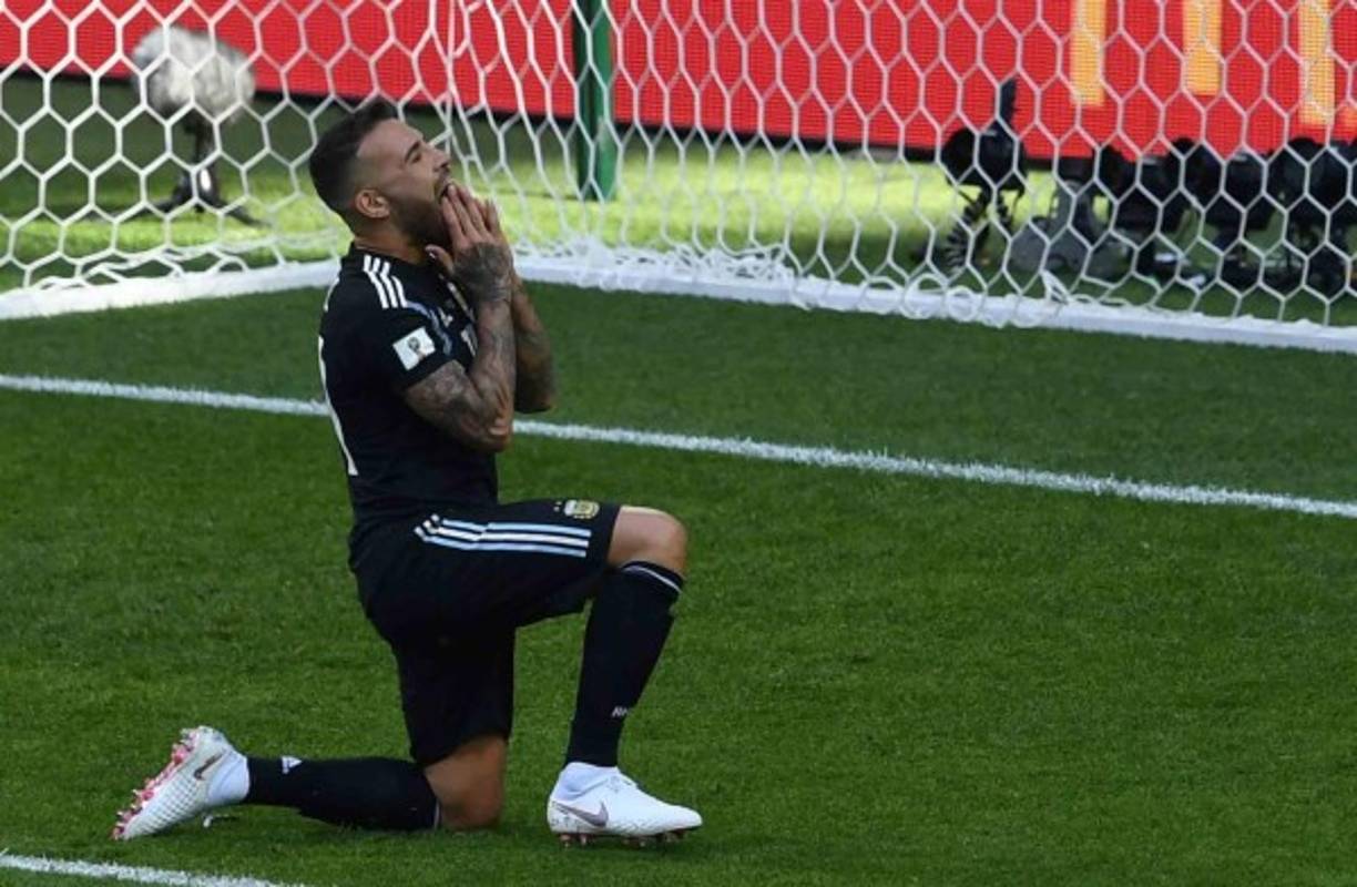 Otamendi: El defensor será otro de que se ubique en la zona defensiva de Argentina. Es de los hombres de confianza de Sampaoli.