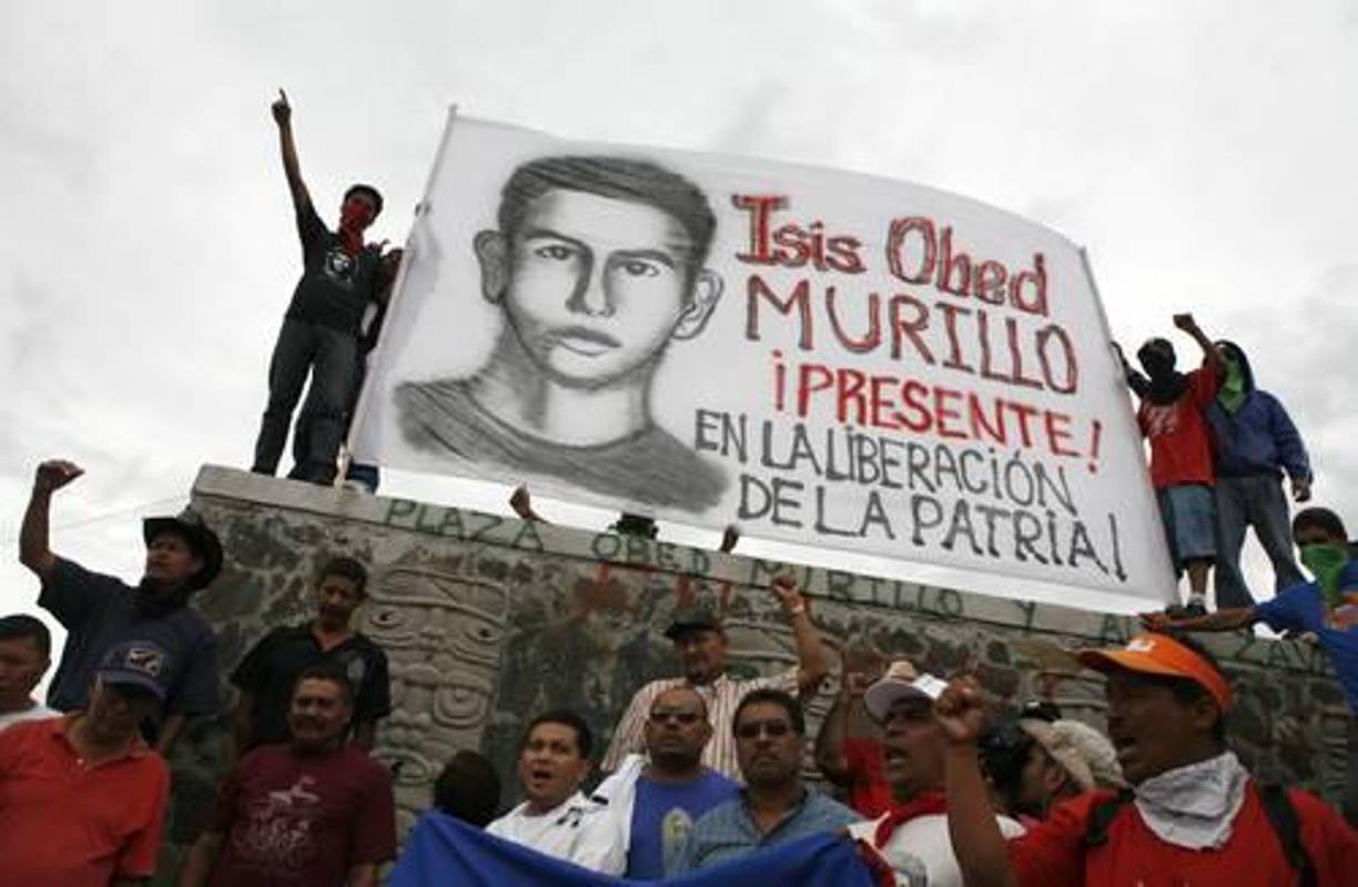 Esa manifestación, considerada multitudinaria e inédita por periodistas y testigos, congregó a miles de hondureños en las inmediaciones del aeropuerto internacional Toncontín. 