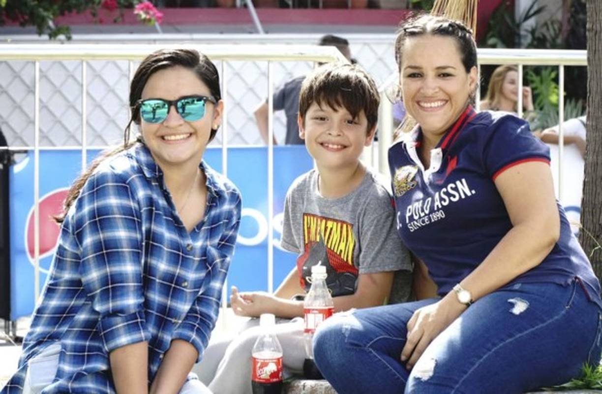 Cada año las familias sampedranas disfrutan del atractivo desfile de carnaval.
