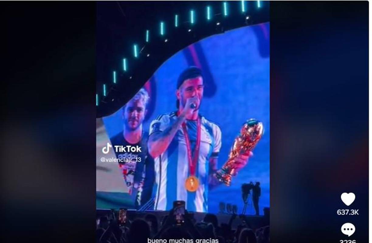 Al inicio del show, Tini presentó al deportista y pidió un saludo por parte del público: “Fuerte el aplauso para Rodrigo que está acá”.