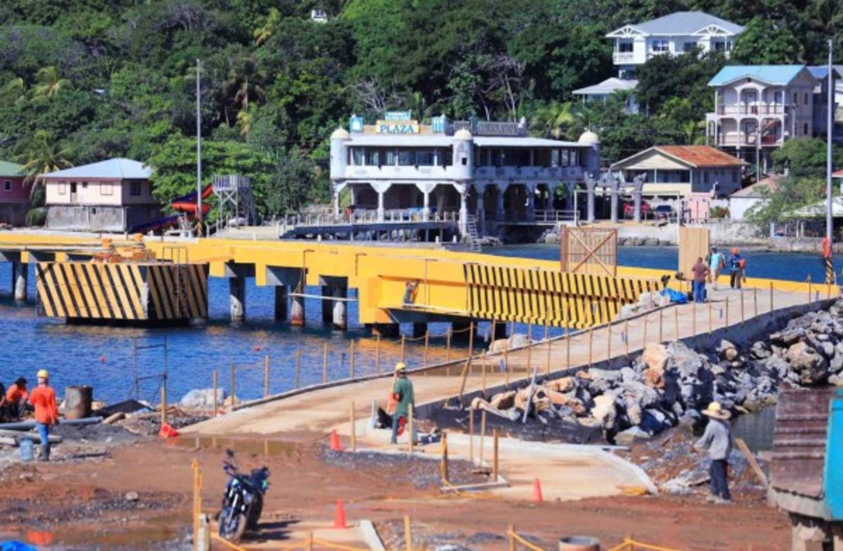 Afirmó que la ampliación del puerto “será de un gran impacto, que se traduce en más divisas para todos, más trabajos, y eso hace crecer a esta isla”.