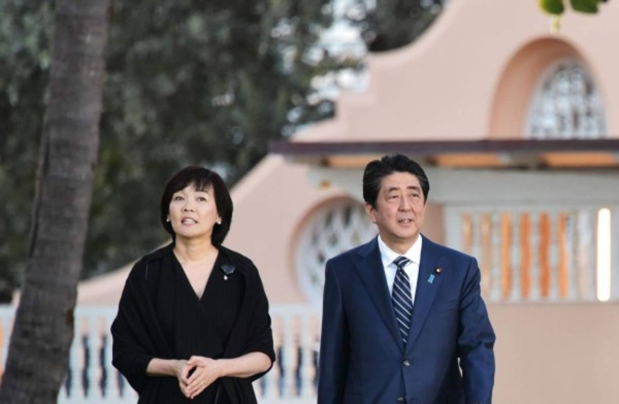 El primer ministro nipón Shinzo Abe y su esposa, Akie, se marcharán este jueves de Florida.